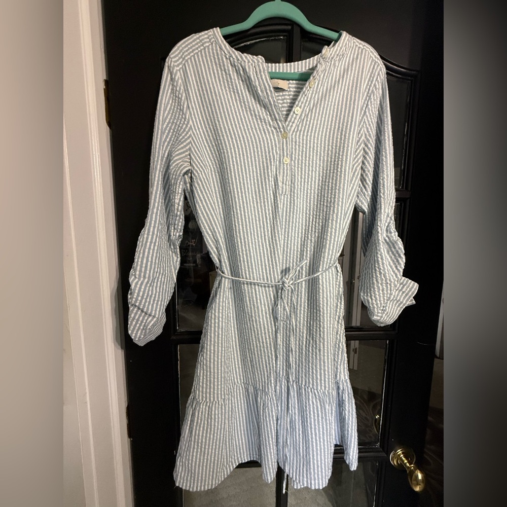 LOFT Blue and White Seersucker Women's Dress Tab Sleeves V-Neck Ruffle Hem